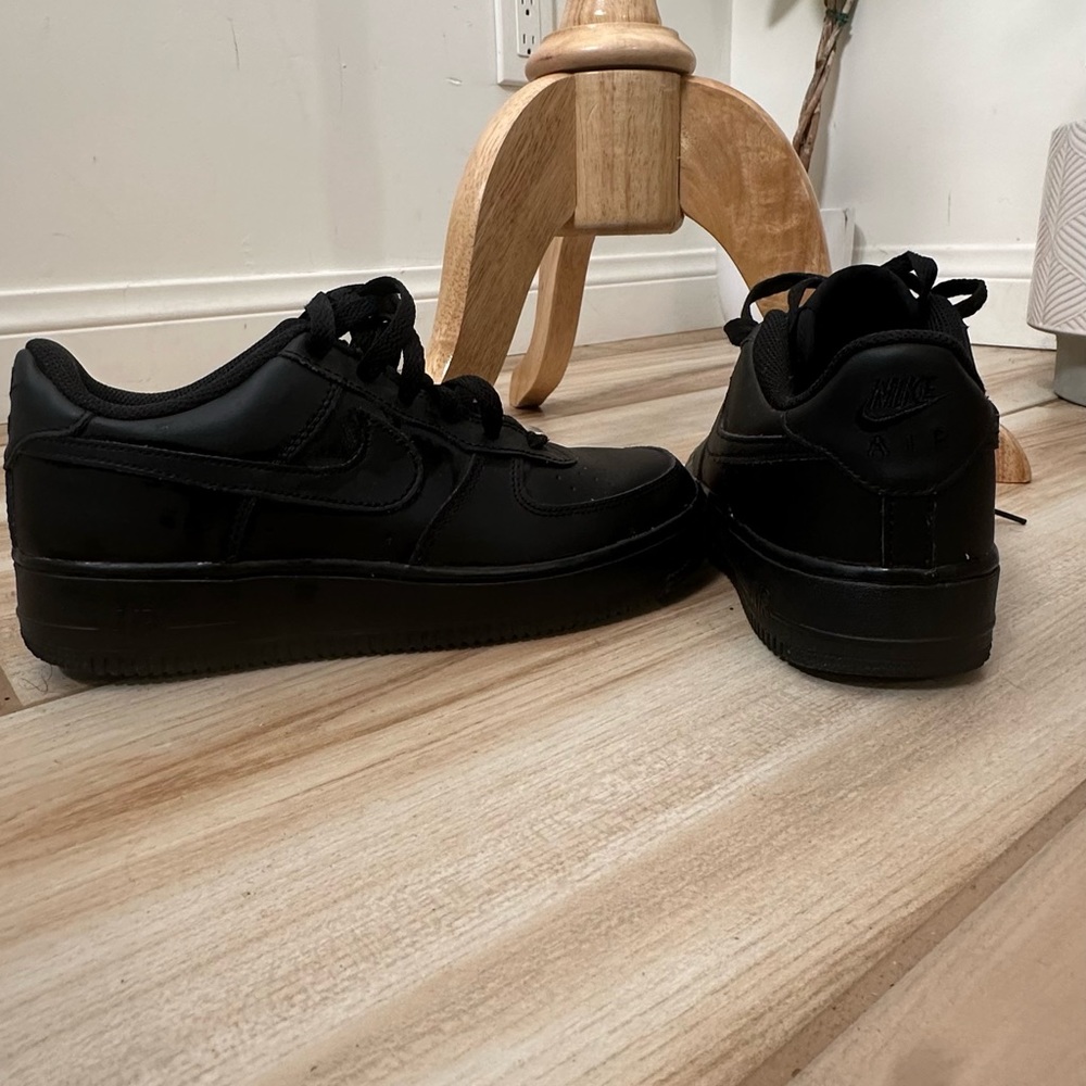 nike low airforce ones black